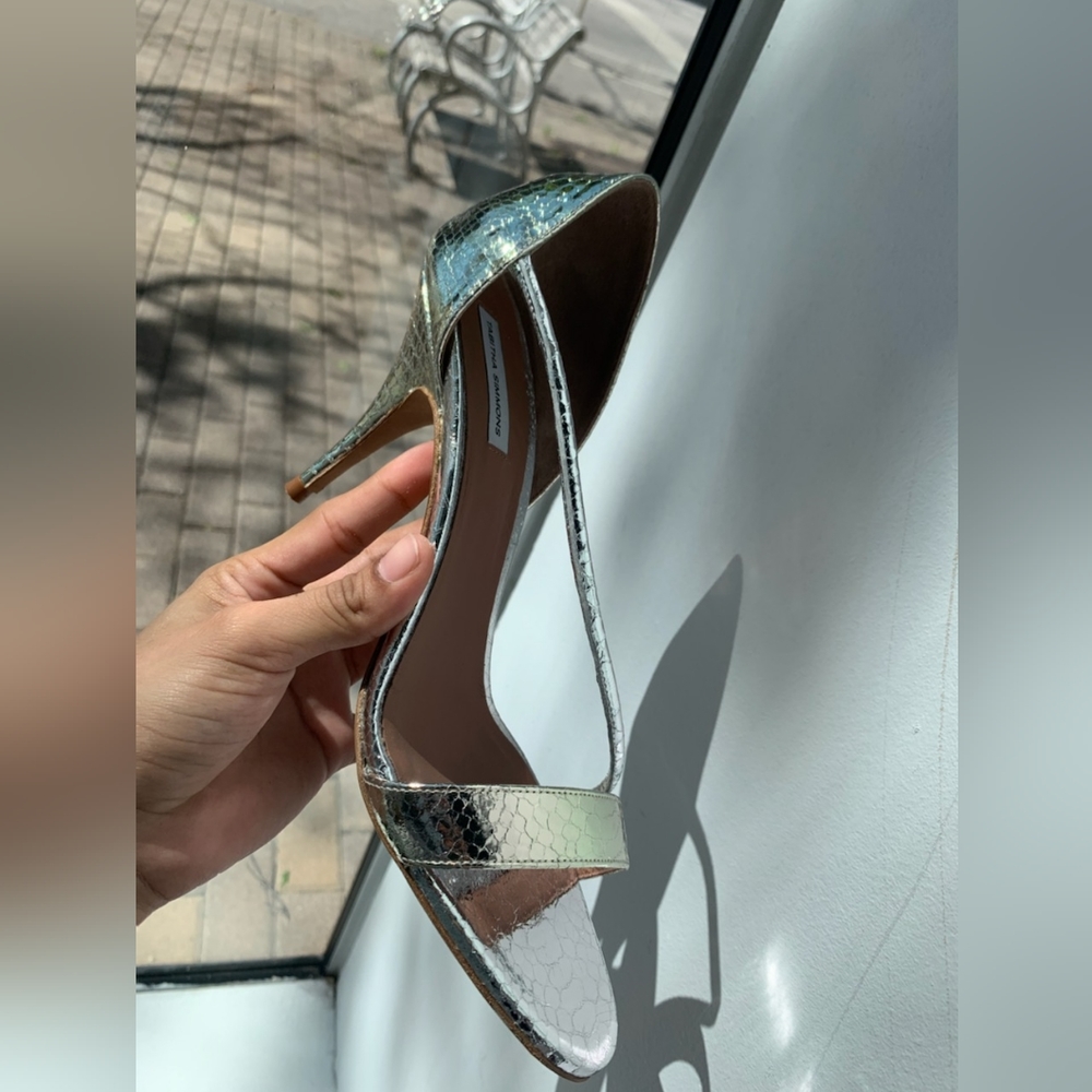 Heels - Picture 3 of 3